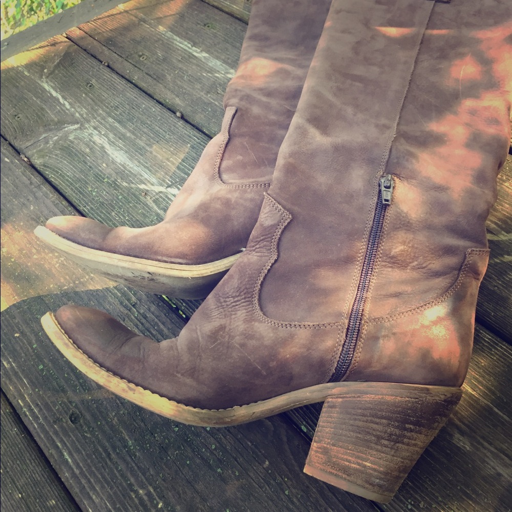 Trotta & Pagano Italian leather knee high boots.